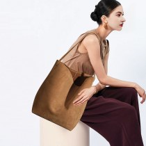 2024 新しいバッグ女性の通勤ショルダーバッグ大 容量 高品質スエードマット牛革バケットバッグ