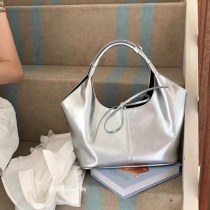 韓国スタイルのニッチデザイントートバッグイン 大容量 レディースバッグトレンディなシルバーショルダー脇バッグ