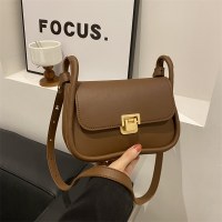 カジュアル脇の下バッグ女性のための 2024 新しいトレンディなファッションレトロシングルショルダークロスボディバッグハンドヘルド小さな正方形のバッグ