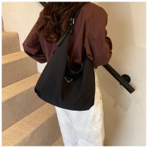 2024新しいナイロン 大容量 通勤バッグ、ファッショナブルで多用途なワンショルダー脇の下トートバッグ、女性の大きなバッグ
