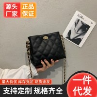 女性用チェーンバッグ、ダイヤモンドクロスボディスモールバッグ、新しい韓国スタイルのトレンディなショルダーバッグ、レディースバッグ、シンプルで多用途なミニ携帯電話バッグ