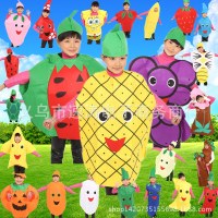子供の日の果物と野菜を演じる