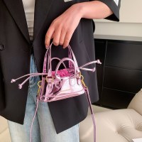2024年の新しい夏の女性用ミニバッグ、ハイエンドの光沢のあるクロスボディバッグ、ニッチなデザイン、絶妙なポータブルバケットバッグ