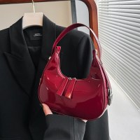 夏用の新しい女性用ポータブル三日月バッグ、ハイエンドで多用途な脇用バッグ、ファッショナブルでカジュアルな女性用通勤ショルダーバッグ
