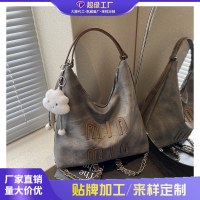 女性用トートバッグ 2024 新しい大容量通勤バックパックトレンディなカジュアルシングルショルダー軽量旅行バックパック