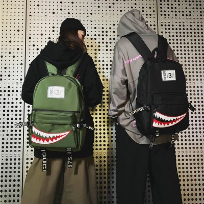 新しいスタイルのバックパックメンズ韓国語バージョンクリエイティブビッグサメファッションキャンパス高校生バッグカジュアルバックパック