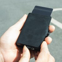 自動カード排出ボトムプッシュカードホルダーヨーロッパの質感 PU 金属アルミニウムシェル RFID カードホルダー
