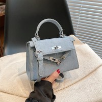 ファッショナブルなプラチナケリーバッグ女性のための 2024 春の新 PU ポータブルスタイルシングルショルダークロスボディバッグハイエンドの小さな正方形のバッグ