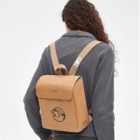 FINERWORLD レトロクラフト紙フリップバックパックアウトドア通勤旅行男性と女性のカジュアル学生スクールバッグ