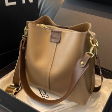 女性のための大容量バケットバッグ 2024 新しいファッショナブルな秋冬ワイドバンドクロスボディバッグ人気のシングルショルダーポータブルトートバッグ
