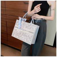 夏用女性用バッグ、女性用大容量テクスチャーバッグ、刺繍入り手持ちトートバッグ、高級脇用バッグ