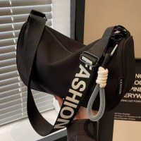 2024 ホットスタイルの女性のカジュアル枕バッグ大容量ファッションバッグ多用途韓国のトレンディなバッグ