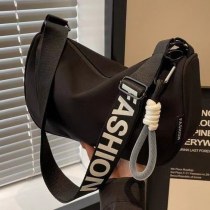 2024 ホットスタイルの女性のカジュアル枕バッグ大容量ファッションバッグ多用途韓国のトレンディなバッグ