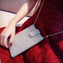 2024 年の新しいダイヤモンドがちりばめられたバッグ、ニッチな携帯電話バッグ、ファッショナブルでシンプルなショルダー バッグ、トレンディなチェーン クロスボディ バッグ、イブニング バッグ
