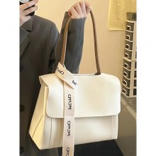 女性のための大容量バッグ 2024 新しいニッチ多用途通勤脇バッグデザインテクスチャードワンショルダークロスボディトートバッグ