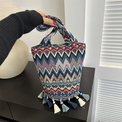 パーソナライズされたファッション シンプル なタッセルエスニックスタイルの女性用ショルダーバッグ秋と冬の新しいカジュアルバッグ女性用バケットバッグ