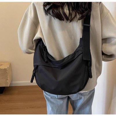 餃子バッグ女性のクロスボディバッグ大容量キャンバスバッグ 2024 新しいスタイルシングルショルダースポーツ多用途バックパック学生トートバッグ