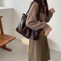 韓国バッグ女性の新しい大型ハンドバッグトートバッグニッチデザイン多用途大容量シングルショルダーカジュアル脇バッグ