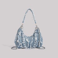 女性のための夏のデニムバッグ 2024 新しいスタイルのハイエンドファッション多用途甘くてクールな通勤脇の下バゲットショルダーバッグ