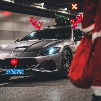 クリスマスの車の装飾 光るクリスマスの枝角の装飾 車の装飾 クリスマスの車の枝角