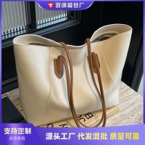 トートバッグ 女性用 2024 新作 大容量 通勤バッグ 夏 ハイエンド 多用途 ショルダーバッグ シンプル スクールバッグ