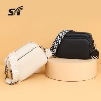 新しい第一層牛革クロスボディバッグ、本革バッグ、女性のトレンディな多用途の小さな正方形バッグ、シンプルな無地のショルダーバッグ