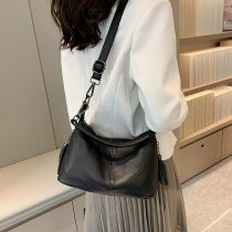 第一層牛革中年女性用バッグ韓国風タッセルママバッグ 本革 ファッショナブルなショルダークロスボディバッグトレンディでエレガントなハンドバッグ