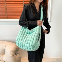 プリーツクラウドバッグ、ファッショナブルなワンショルダーポータブル餃子バッグ、女性用の大容量ダウンコットンクラウドバッグ