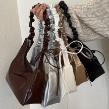女性用の脇の下バッグ、新しいプリーツのファッショナブルな通勤用ショルダーバッグ、多用途でスタイリッシュなクロスボディバッグ
