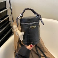 レトロカジュアル小さなバッグ女性のための 2024 新しいトレンディな韓国スタイルのファッションスプライシングハンドバッグシングルショルダークロスボディバケットバッグ