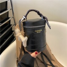 レトロカジュアル小さなバッグ女性のための 2024 新しいトレンディな韓国スタイルのファッションスプライシングハンドバッグシングルショルダークロスボディバケットバッグ