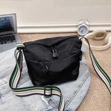 カジュアルなクロスボディキャンバスバッグ、新しいファッションスタイル、多用途な通勤用の小さな四角いバッグ、小さな女の子向けの撥水ナイロン生地