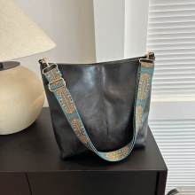 ソフトレザー大容量ファッショナブルなワイドショルダーストラップバッグ女性用初秋の新しい多用途ワンショルダークロスボディバッグトートバッグトレンド