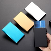 男性と女性用の金属製自動ポップアップカードホルダー、盗難防止カードホルダー、消磁防止カードボックス、絶妙な、シンプルで超薄型。