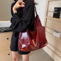 レトロなハイエンドバッグ女性のための 2024 新しいファッションシンプルな肩脇の下バッグ仕事や通勤トートバッグ大きなバッグ