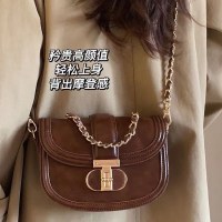 ファッションサドルバッグクロスボディバッグ2024新しい通勤バッグ女性のチェーンショルダーバッグ