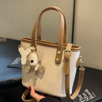 シンプルで西洋スタイルの女性用ポータブルバケットバッグ 2024 新しい韓国スタイルのシングルショルダークロスボディバッグ対照的な色の通勤用小さなバッグ