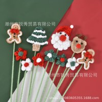 完成したウールの手編みクリスマスブーケアクセサリークリスマスツリークリスマスイブクリエイティブギフトサンタクロース