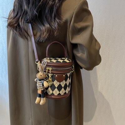 女性用ハイエンドニッチバッグ、新しいダイヤモンドパターン、多用途のポータブルバケットバッグ、ファッショナブルなインターネットセレブのシングルショルダークロスボディバッグ