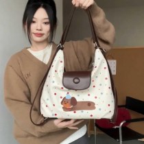 秋と冬のチョコレート子犬水玉クラウドバッグ女性の新しいカレッジスタイルのバックパックカジュアルショルダートートバッグ
