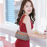 女性のためのワンショルダークロスボディ脇の下バッグ、新年の新しいバッグ、ファッショナブルな中年のママバッグ