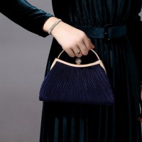ヨーロッパとアメリカのレトロなソリッドカラーのプリーツハンドリング、ファッショナブルなロッククロージャイブニングバッグ、チェーンメッセンジャーバッグ、ダイヤモンドがちりばめられたバッグ