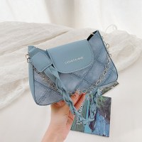 今年の夏の女性のための人気のニッチバッグ2024新しいハイエンドの質感のあるクロスボディバッグ人気のシングルショルダー脇の下バッグ