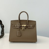 トートバッグ、ハイエンドのニッチデザインハンドバッグ、女性のファッショナブルで多用途な通勤ショルダーバッグ
