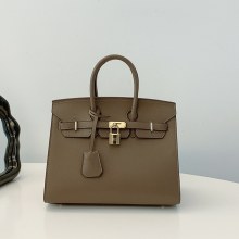 トートバッグ、ハイエンドのニッチデザインハンドバッグ、女性のファッショナブルで多用途な通勤ショルダーバッグ