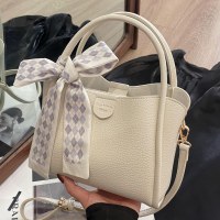 女性のためのハイエンドの小さなバッグ 2024 新しいトレンディな多用途クロスボディバッグカジュアルライチパターンポータブル義母バケットバッグ