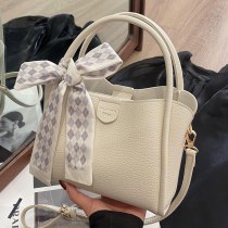女性のためのハイエンドの小さなバッグ 2024 新しいトレンディな多用途クロスボディバッグカジュアルライチパターンポータブル義母バケットバッグ
