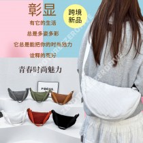 ナイロンクロスボディバッグ、レディーストレンディなダンプリングバッグ、軽量の小さなショルダーバッグ、脇の下バッグ、多用途のワンショルダーキャンバス コーデ ュロイバッグ