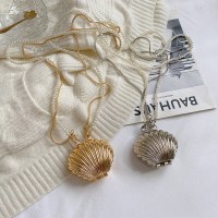 メタルシェル小さなバッグ女性のパールチェーンポータブルワンショルダー韓国口紅ディナーワンショルダークロスボディバッグ