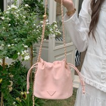 女性のための小さなバッグ 2024 新しいスタイルサマースタイルショルダーバッグ多用途チェーンクロスボディバケットバッグ
